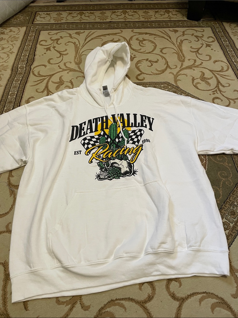 Gildan White Hoodie Tag Detail